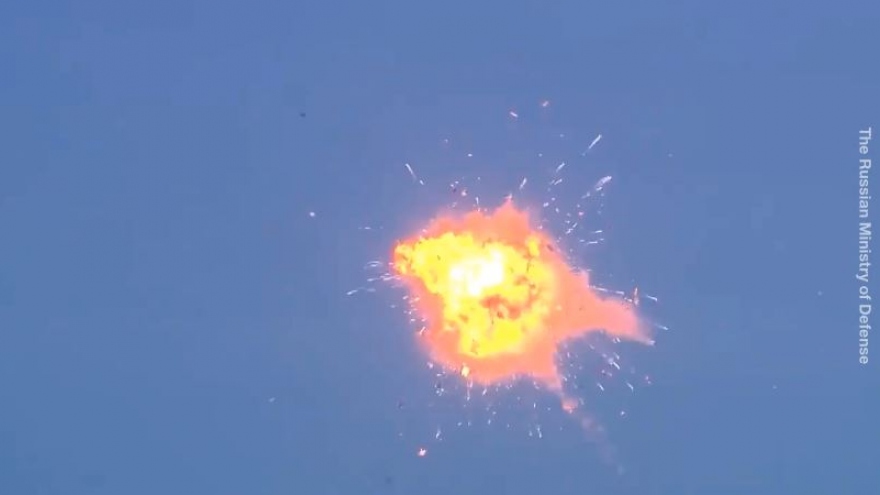 Cận cảnh UAV mới nhất của Nga khai hỏa, biến mục tiêu trên không “tan thành tro bụi”
