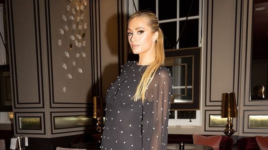 Kiều nữ Paris Hilton diện đầm midi sang chảnh trong chuyến trăng mật cùng chồng