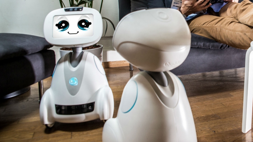 Pháp triển khai robot đi học hộ cho học sinh không thể đến trường