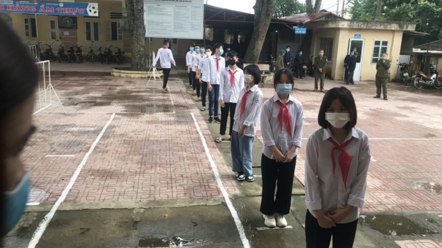 Hai trường tại Hà Nội dừng dạy trực tiếp vì có học sinh mắc COVID-19