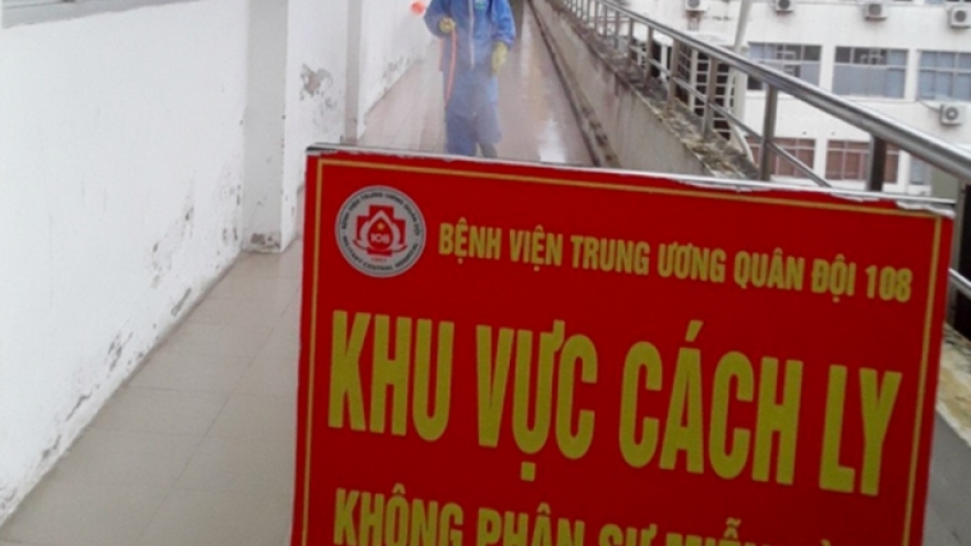 Bao nhiêu người đi cùng chuyến bay với ca nhiễm Omicron đầu tiên ở Việt Nam?