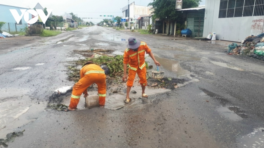 Tuyến tránh Cai Lậy “nát” như ruộng cày, chủ đầu tư ì không sửa chữa