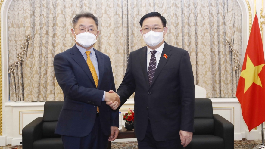 Chủ tịch Quốc hội Vương Đình Huệ tiếp chủ tịch 2 tập đoàn lớn của Hàn Quốc