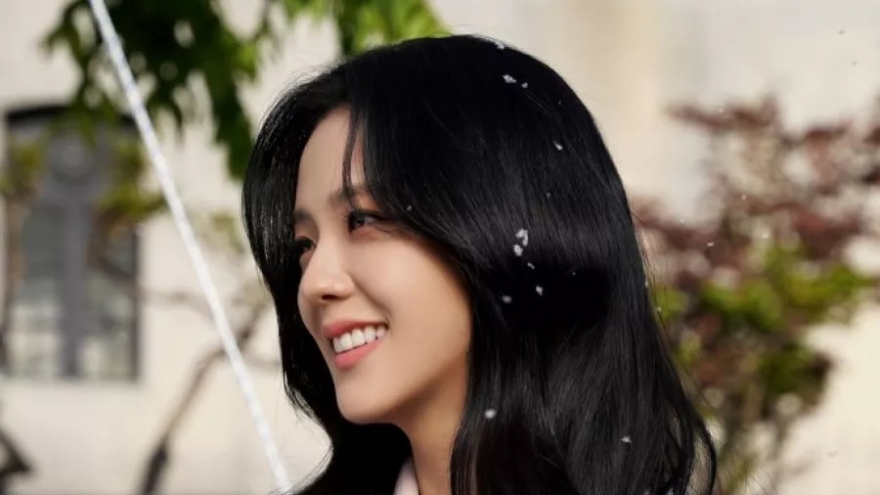 Jisoo (Blackpink) "rung động" khi được Jung Hae In quan tâm