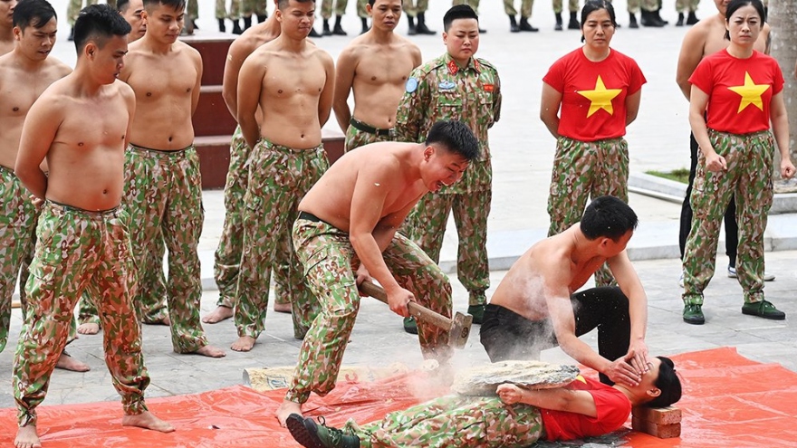 Những màn võ thuật "cực đỉnh" của các chiến sỹ mũ nồi xanh