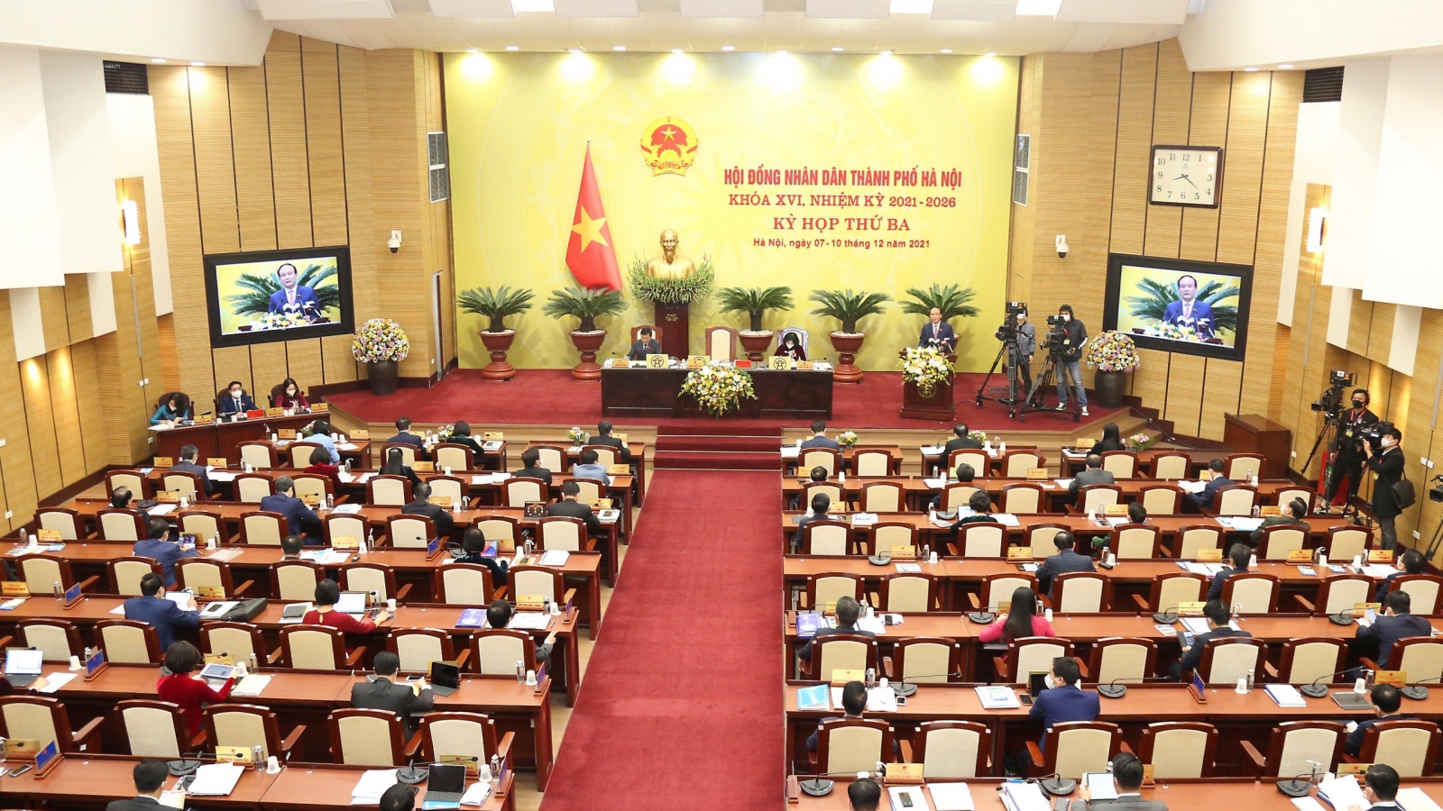 Tìm cơ chế, chính sách, giải pháp đưa Hà Nội vượt qua đại dịch Covid-19