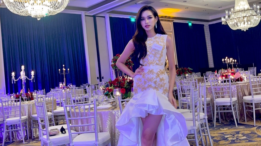 Đỗ Thị Hà mang trang sức hơn 100 triệu đến buổi đấu giá từ thiện của Miss World 2021