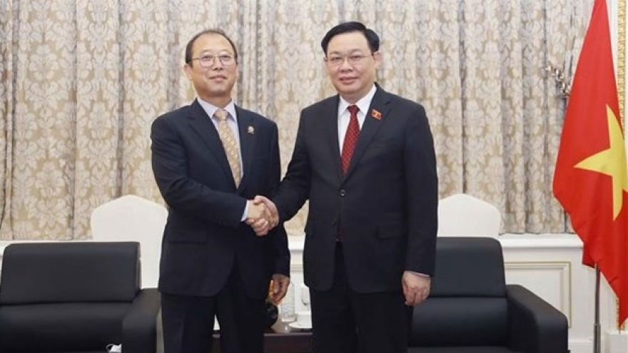 Top legislator meets KOVIFA chairman and Vietnamese family’s descendant in RoK