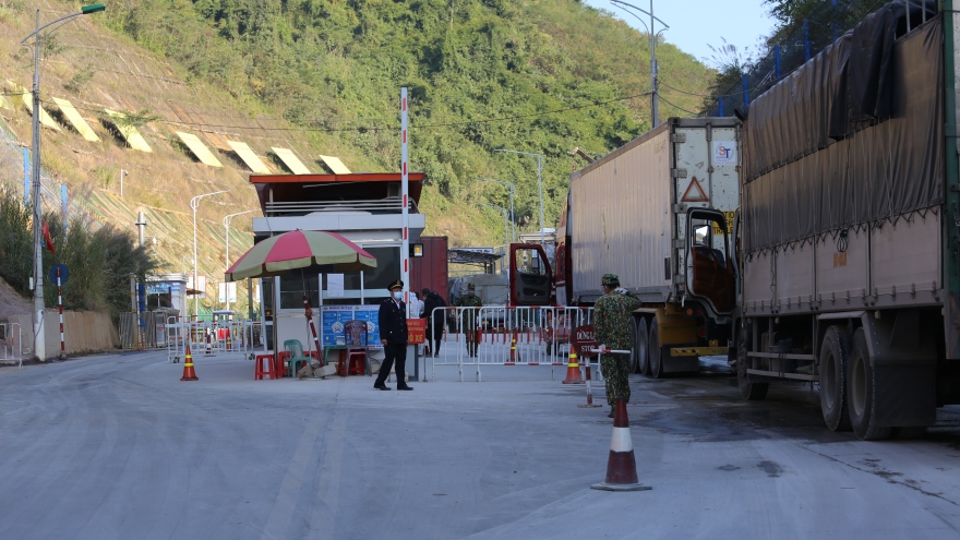 Hơn 4.000 xe hàng ùn ứ tại khu vực cửa khẩu Lạng Sơn 