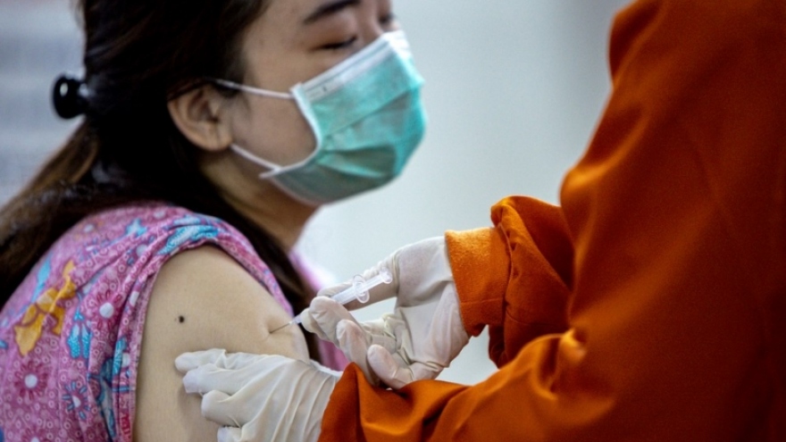 Indonesia hoàn thành hơn 50% mục tiêu tiêm vaccine ngừa Covid-19