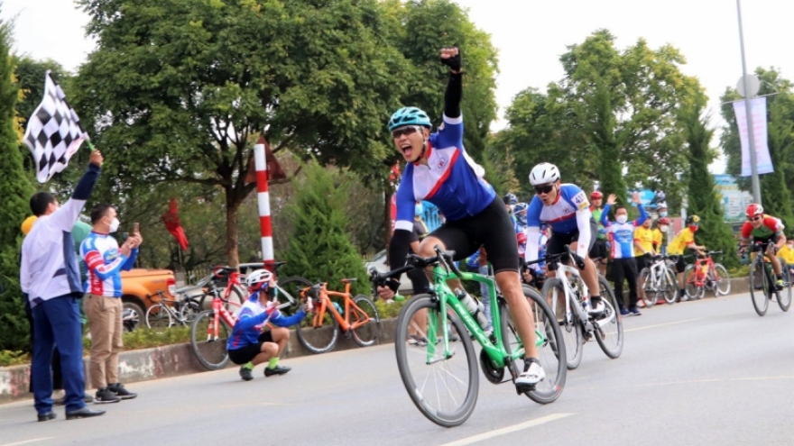 Hơn 100 vận động viên tham gia Giải đua xe đạp đường trường Lai Châu mở rộng năm 2021
