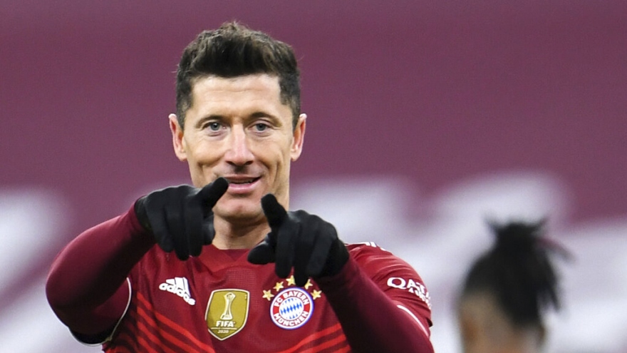 Lewandowski cân bằng thành tích của Ronaldo, phá kỷ lục tồn tại 49 năm