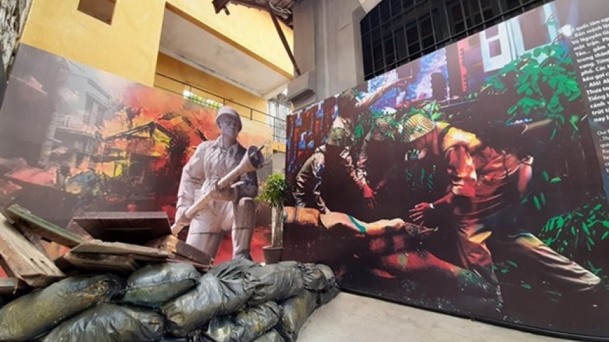 Hoa Lo Prison hosts exclusive Hanoi war exhibition