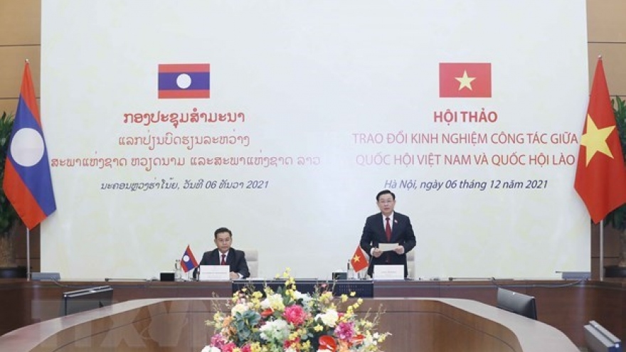 Vietnam, Laos share experience in parliamentary activities