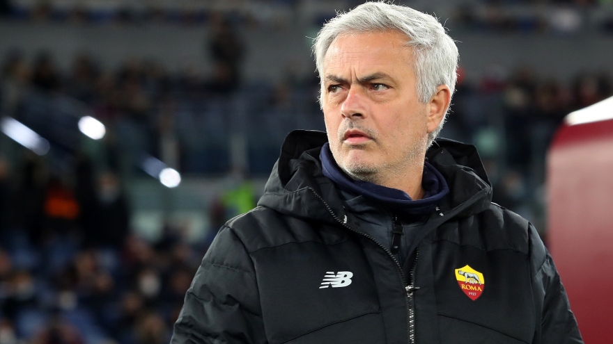 Mourinho nổi khùng sau khi thua đậm Inter Milan