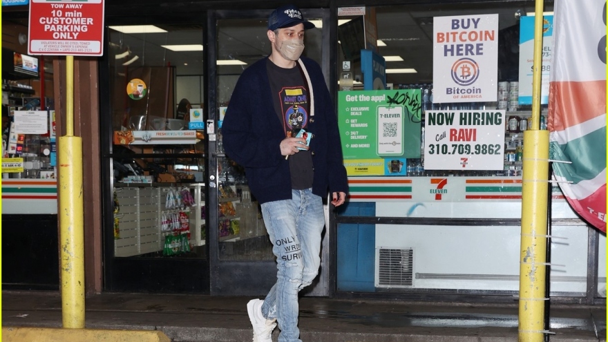 Tình trẻ lái xe của Kim Kardashian ra phố sau ồn ào hẹn hò