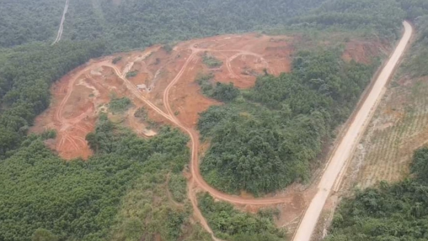 Bắt quả tang vụ khai thác khoáng sản trái phép quy mô lớn ở Quảng Bình