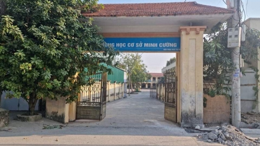 Nam sinh lớp 9 mắc COVID-19, một trường ở Hà Nội tạm dừng học trực tiếp