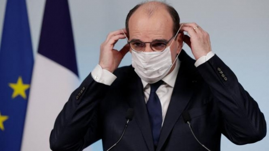 Pháp ngăn tập trung đông người, ban hành “thẻ vaccine” để chống Covid-19