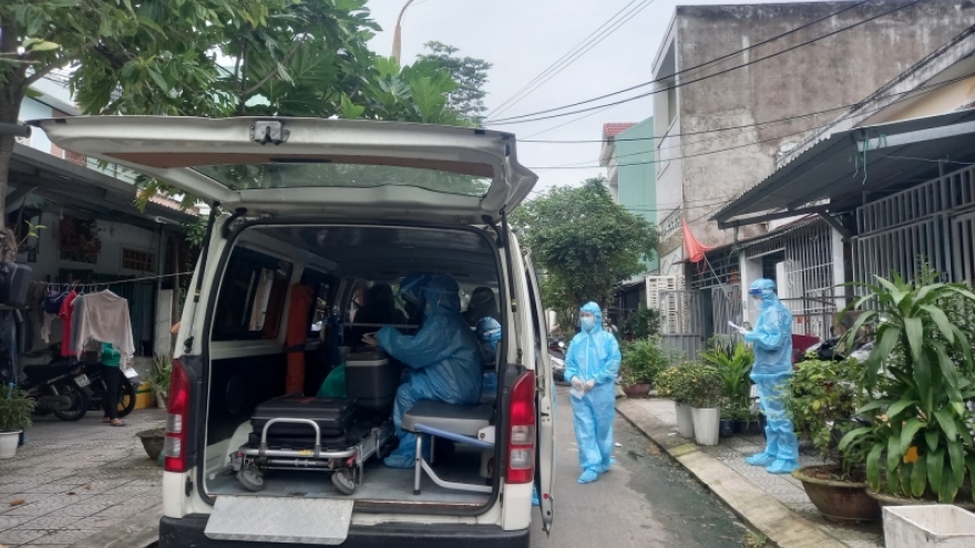 Đến tận nhà tiêm vaccine phòng Covid-19 cho người già yếu, người có bệnh nền