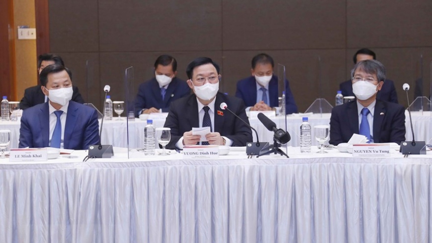 Chủ tịch Quốc hội Vương Đình Huệ dự toạ đàm bàn tròn với các tập đoàn lớn của Hàn Quốc