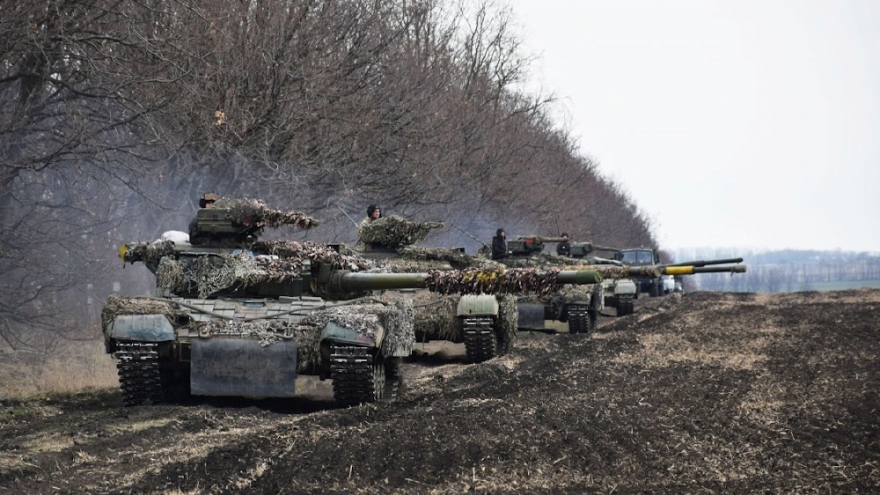 Ukraine tố Nga tăng lực lượng lên 120.000 quân gần biên giới
