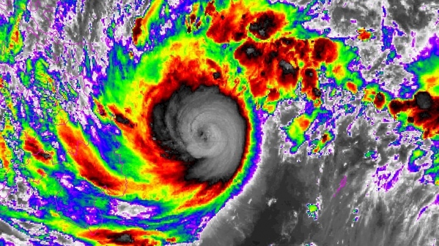 Bão số 9 giật cấp 17 di chuyển nhanh vào khu vực vùng biển từ Phú Yên - Khánh Hòa