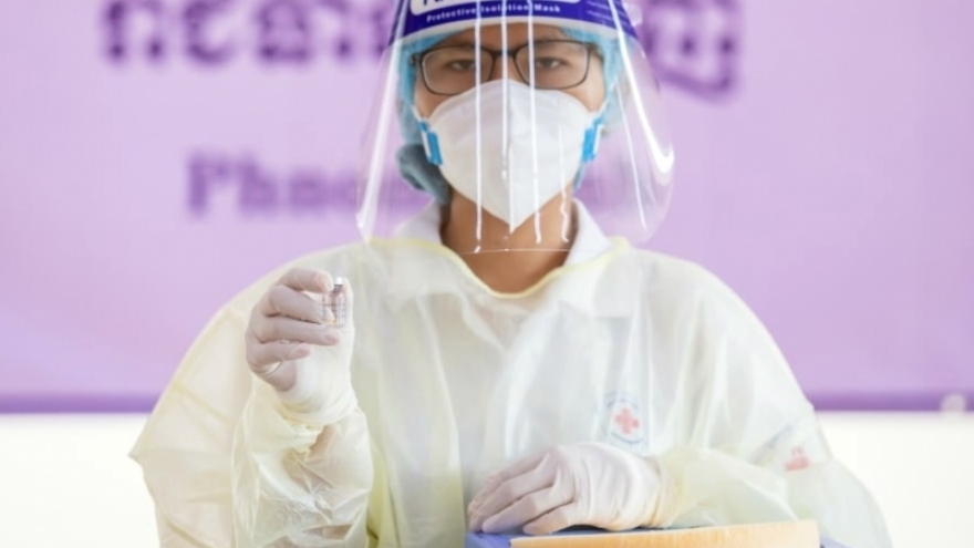 Campuchia sẵn sàng tiêm mũi vaccine ngừa Covid-19 thứ 4 vào năm 2022
