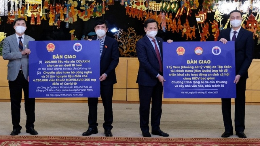 Vietnam receives 200,000 COVID-19 vaccine doses from India