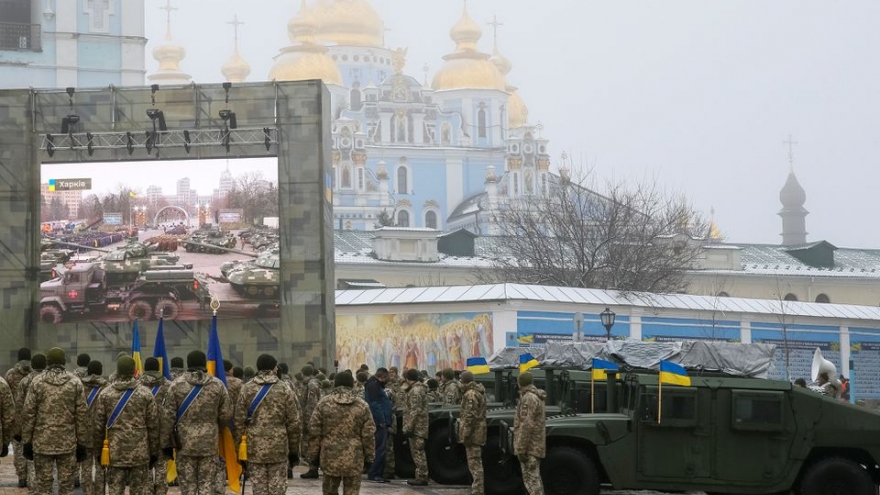Ukraine trình diễn vũ khí Mỹ, gửi cảnh báo đanh thép tới Nga