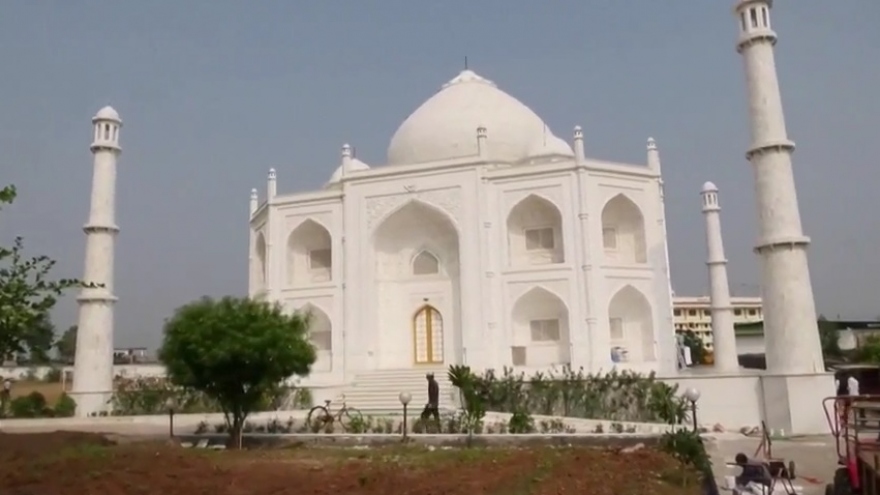 Ấn Độ: Chồng xây nhà tặng vợ theo phong cách lăng mộ Taj Mahal tráng lệ