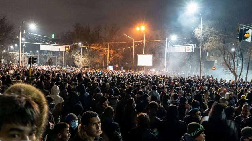 Bạo loạn Kazakhstan: Người biểu tình tấn công dinh thự tổng thống và tòa thị chính