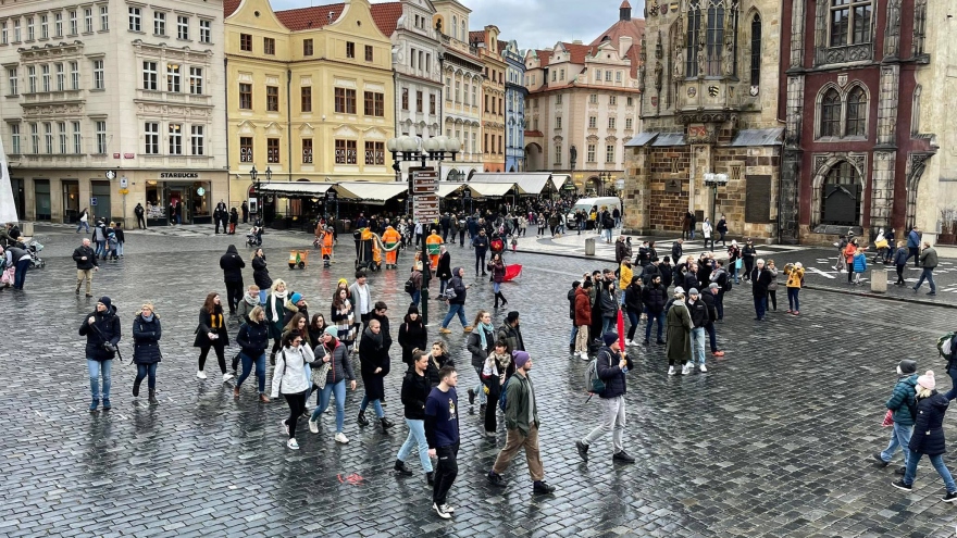 Giao thừa trầm lặng tại thủ đô Praha, Séc 
