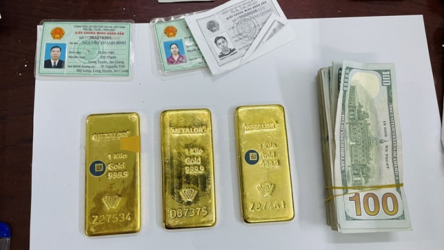 Nóng 24h: Buôn lậu 18kg vàng và lượng ngoại tệ khủng
