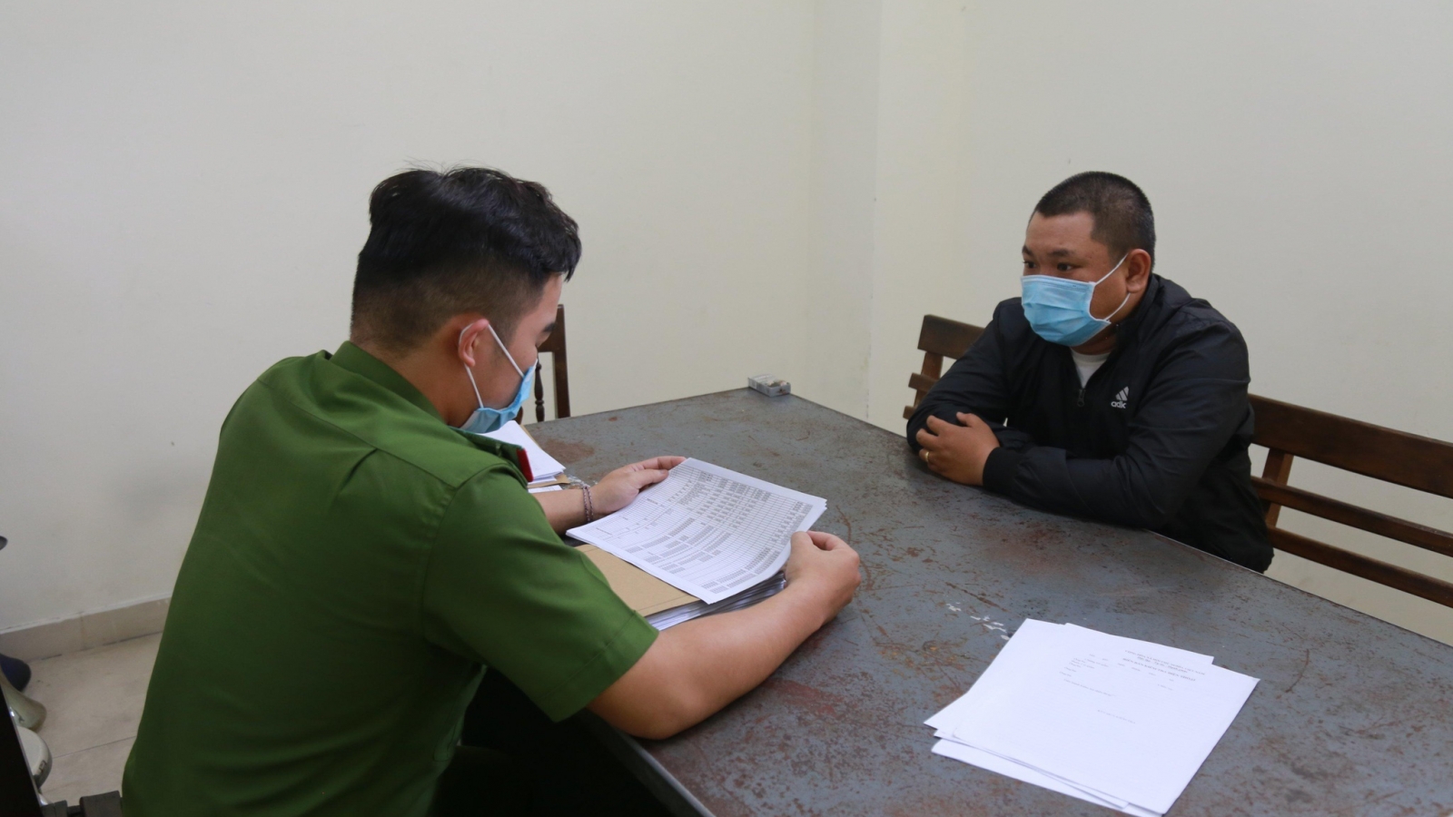 Đà Nẵng: Theo dõi, bắt quả tang trùm cho vay nặng lãi hàng tỉ đồng