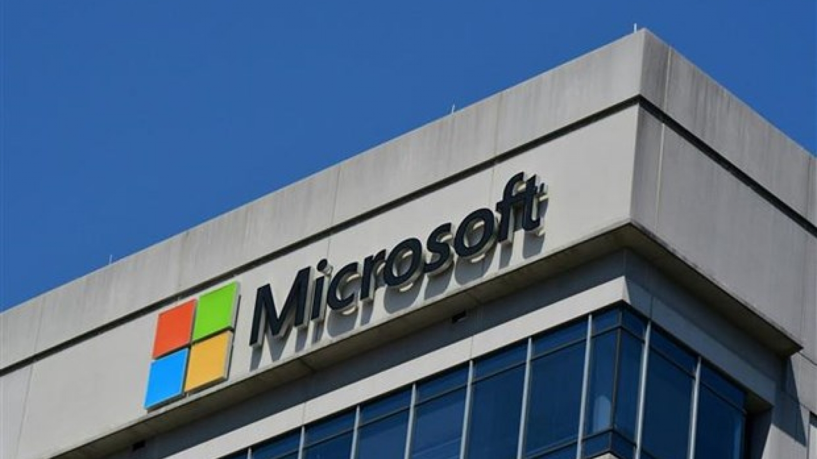Microsoft cùng Qualcomm tăng tốc trong cuộc đua phát triển vụ trũ ảo