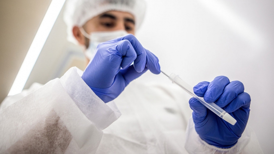 Nghiên cứu của Nga: Biến thể Omicron trở nên bất hoạt nhanh nhất trên bề mặt gốm sứ