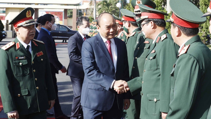 Chủ tịch nước kiểm tra công tác trực Tết, sẵn sàng chiến đấu tại Quân khu 5