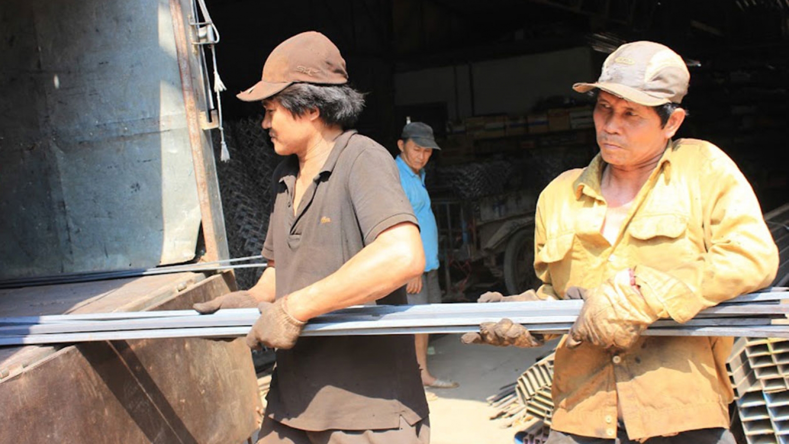 Some 1.3 million Vietnamese workers to lose jobs in 2022: ILO