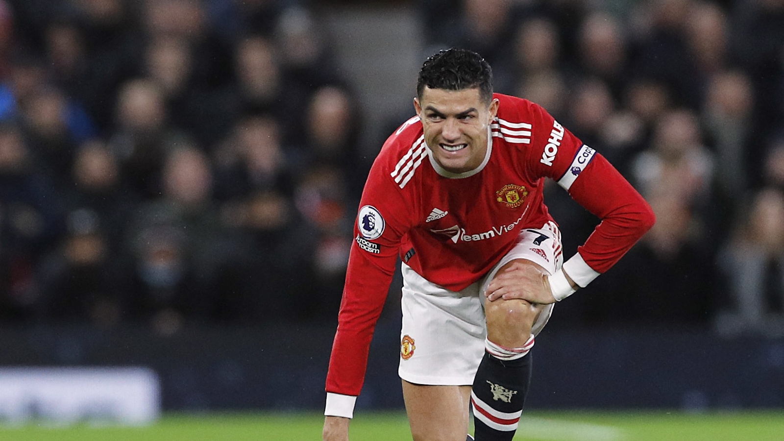 BXH Ngoại hạng Anh sau vòng 21: MU văng khỏi top 6, Man City vững ngôi đầu