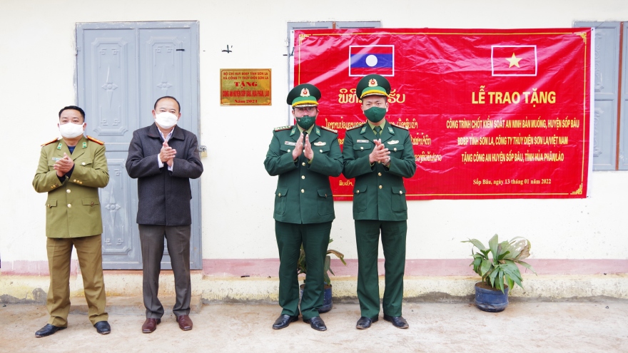 Việt Nam bàn giao cho Lào chốt an ninh biên giới tại tỉnh Huaphanh 