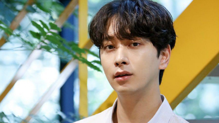 Nam thần tượng Chansung (2PM) kết hôn với bạn gái 40 tuổi