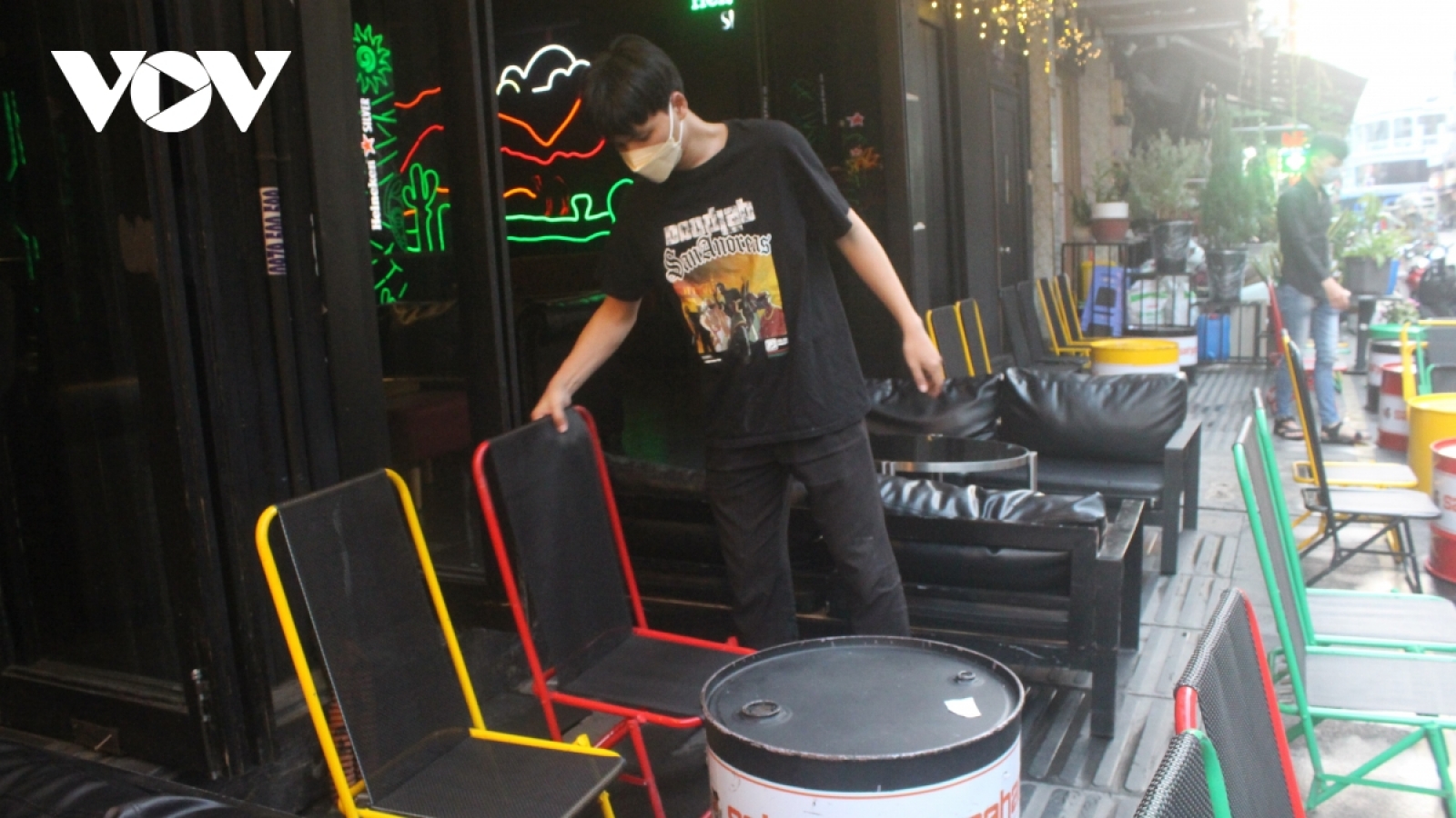 Bars, karaoke and massage services in HCM City ready to reopen