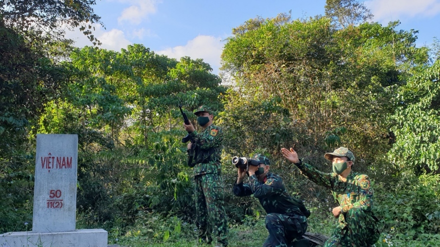 Lính biên phòng Đắk Nông: Mâm cơm và cây súng