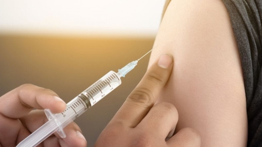 RoK presents vaccine syringes to Vietnam