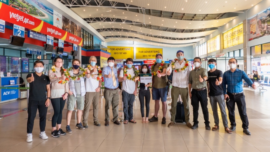 Quang Binh welcomes BBC Landmark Natural History Series film crew