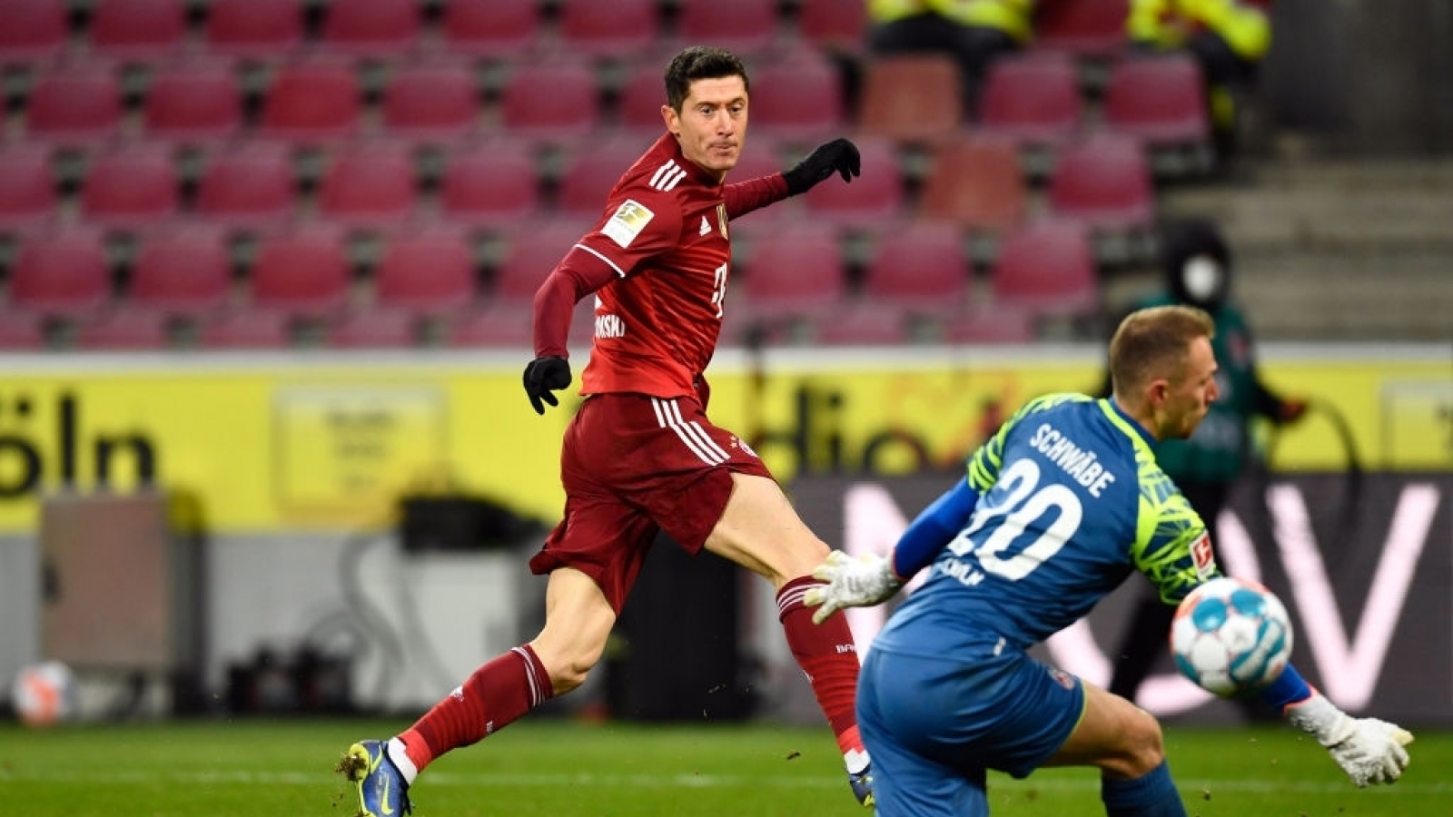 FC Koln 0-4 Bayern: Lewandowski đi vào lịch sử