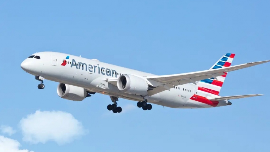 Một hành khách đột nhập vào buồng lái của máy bay American Airlines