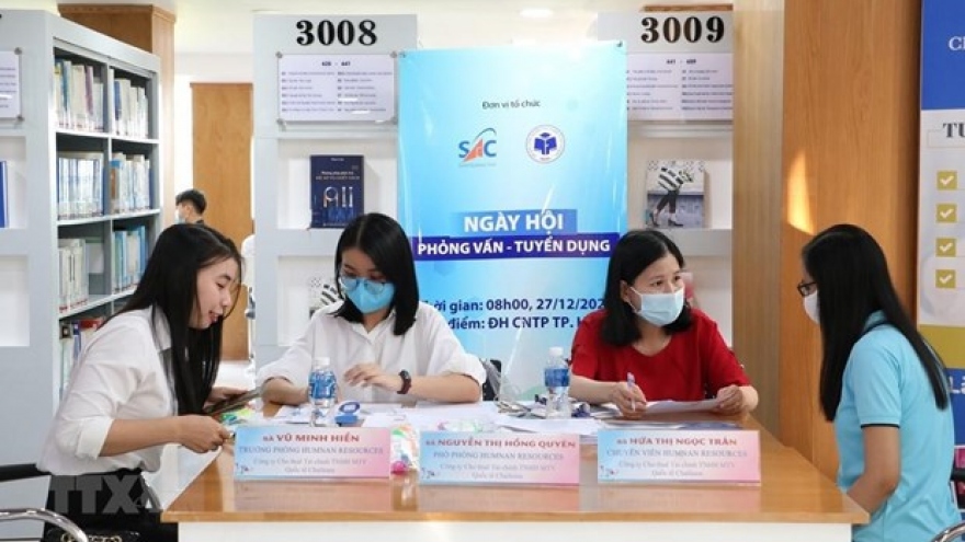 Survey: Vietnamese firms expect hiring activities to recover in H1