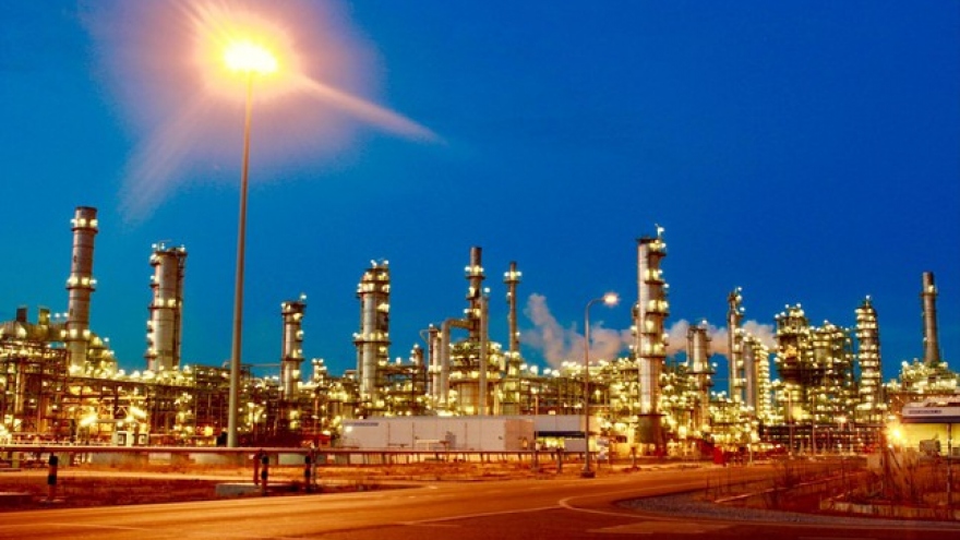 Largest oil refinery on verge of shutdown due to financial difficulties